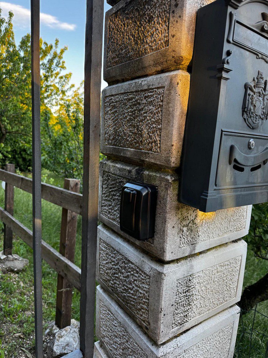 Cancello principale e cassetta di sicurezza